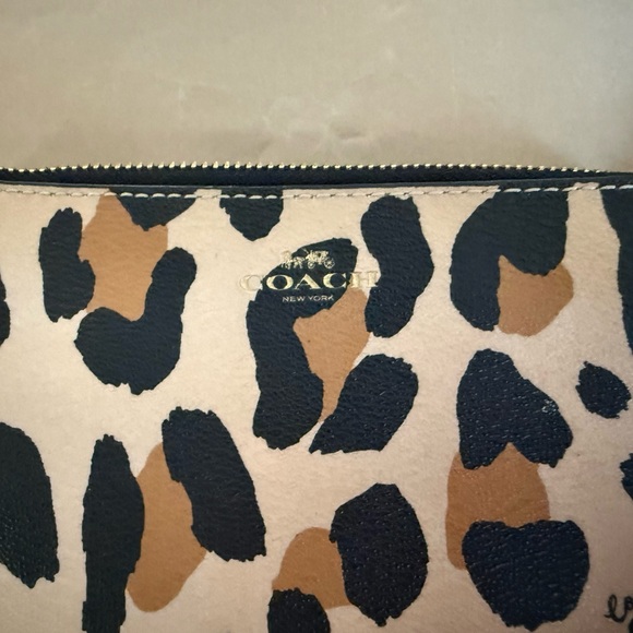 Leopard Print Coach Corner Zip Wristlet EUC - Picture 3 of 8